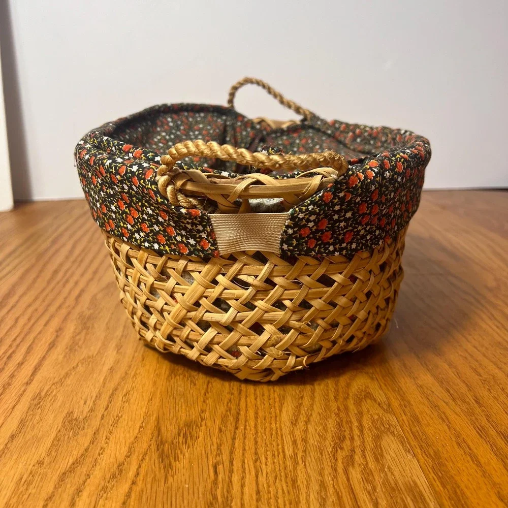 VTG Woven Egg Gathering Basket w Zippered Floral Liner Rope Handles Farm Decor